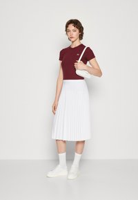 Lacoste Falda acampanada - white
