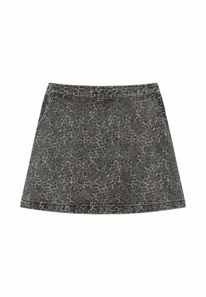 Jupe en denim à coupe évasée, présentant un motif animalier gris et noir, des surpiqûres visibles et des poches latérales.