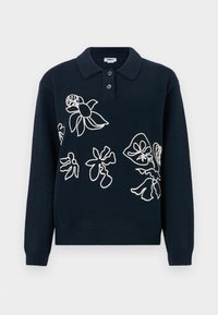 Mornarji pleteni pulover s polo ovratnikom, ki ima belo cvetlično vezenje in tridelnim gumbom. Dolgi rokavi in rebrast rob.