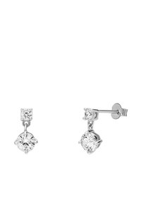 Silberfarbene Ohrstecker mit einem klaren Zirkonia-Steinen oben und einem größeren, hängenden Zirkonia-Steinen darunter, beide in Krappenfassung.