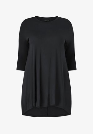 Túnica negra hecha de un tejido suave, con un escote redondeado, mangas de tres cuartos y un diseño de dobladillo asimétrico.