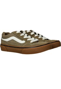 Zapatillas de lona marrones con acentos y cordones blancos. Cuenta con una suela de goma y lados texturizados con un diseño de perfil bajo.