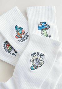 Thumbnail Image 6