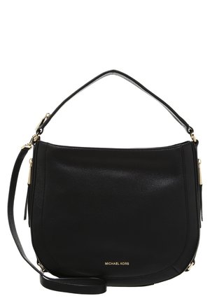 Schwarze Michael Kors Lederschultertasche mit geschwungenem Boden, goldfarbenen Beschlägen, oberem Griff und abnehmbarem langem Riemen.