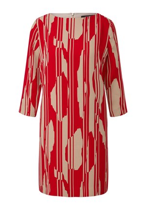 Rotes und beiges gemustertes Kleid mit einem Bootsausschnitt und Dreiviertelärmeln; es zeigt vertikale Streifen und abstrakte Formen. Mit Reißverschlussverschluss auf der Rückseite.