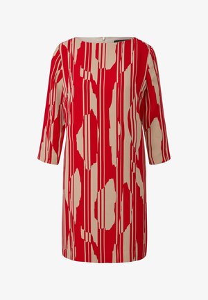 Rotes und beiges gemustertes Kleid mit einem Bootsausschnitt und Dreiviertelärmeln; es zeigt vertikale Streifen und abstrakte Formen. Mit Reißverschlussverschluss auf der Rückseite.