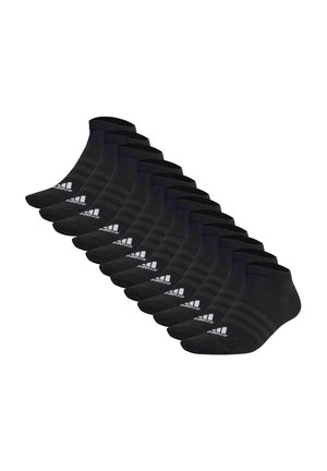 Schwarze Sport-Socken mit niedrigem Schnitt, versehen mit einer gerippten Textur und zwei Streifen. Das Logo ist in Weiß an der Seite angebracht. Kommt im Paket mit zehn Paar.