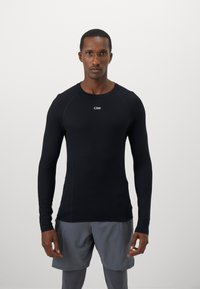 Camisola atlética preta de mangas longas com gola redonda e design ajustado. Textura suave com costura contrastante e um pequeno logótipo no peito.