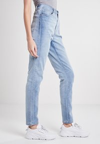 Urban Classics LADIES HIGH WAIST SLIM JEANS - Vaqueros slim fit - authentic blue wash