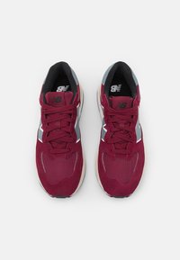 New Balance 5740 UNISEX - Sapatilhas - garnet