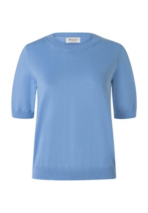 Hellblauer Strickpullover mit kurzen Ärmeln, Rippbündchen am Rundhalsausschnitt, an den Ärmeln und am Saum, mit dem Etikett Maerz.