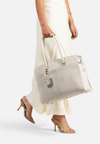 Burkely COOL COLBIE - Sac à main - off white