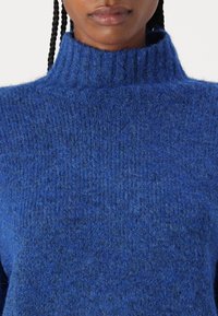 Vero Moda VMMADDIE HIGHNECK PULLOVER  - Pulover - surf the web