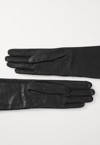Svarte skinnhansker med en glatt tekstur, med forlengede fingerseksjoner og en tett passform. Minimalistisk stil, uten tilleggselementer.