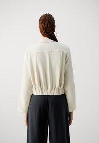 ONLY ONLDINA METTE COLLAR TIE SHIRT - Bluza - pumice stone