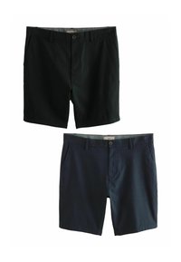 Twee paren shorts: een zwarte en een marineblauwe. Beide hebben een klassiek ontwerp met zakken, knoopsluiting en een gladde stoftextuur.