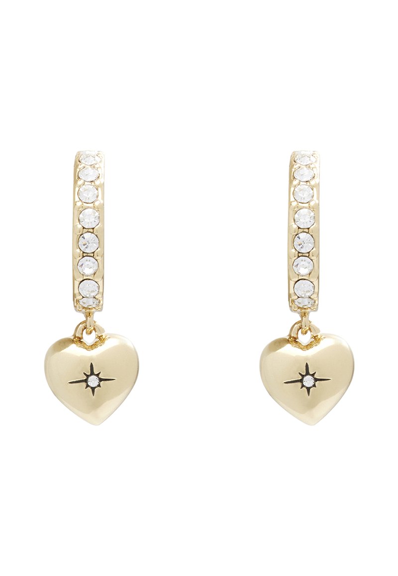 Pendientes de aro de oro con acentos de cristal transparente y colgantes en forma de corazón con un detalle estelar en el centro.