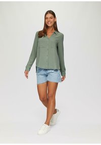 QS MIT BRUSTTASCHEN - Hemdbluse - salbeigrün