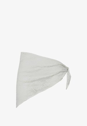 Foulard triangulaire en dentelle blanche noué à un coin, mettant en valeur des motifs floraux délicats et une texture de tissu léger.