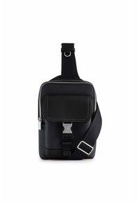 Borsa a tracolla nera in tessuto con scomparto principale con zip, tasca frontale, accenti in argento e tracolla regolabile. Texture morbida e design moderno.