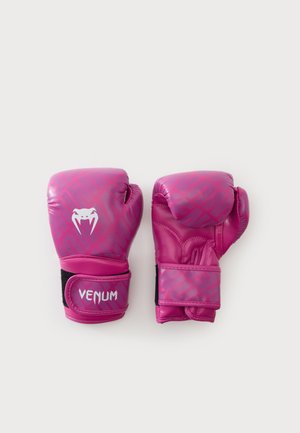 Paire de gants de boxe Venum rose et violets avec un logo de serpent et des sangles velcro aux poignets sur fond blanc.