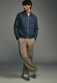 Next TEXTURED REGULAR FIT - Jachetă subțire - blue navy