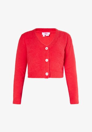 Cárdigan rojo, cortado, hecho de una tela suave y esponjosa. Presenta un cuello en V, mangas largas y cuatro botones blancos en la parte delantera.