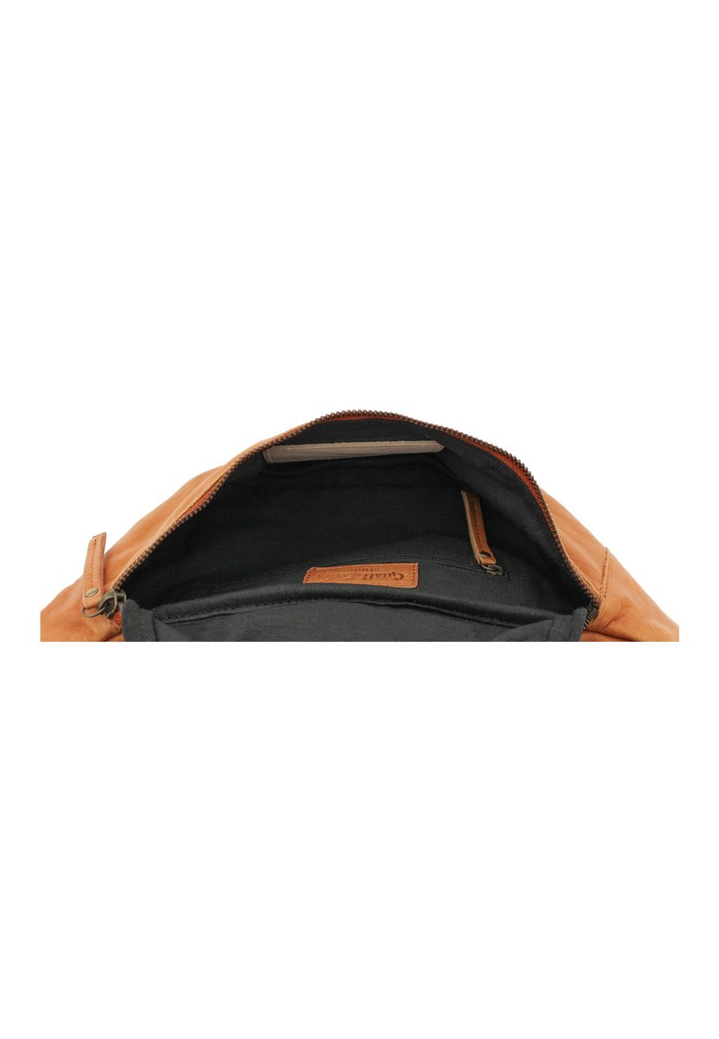Herren Umhängetaschen | Gusti Leder CILLIAN Gürteltasche cognac - NF33313 Herren Umhängetaschen | Gusti Leder CILLIAN Gürteltasche cognac - NF33313