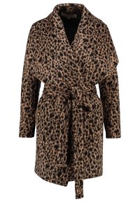 Abrigo envolvente con estampado de leopardo, de mangas largas, cuello tipo chal y cinturón de lazo. Fabricado en una tela suave y texturizada. Presenta grandes manchas negras.