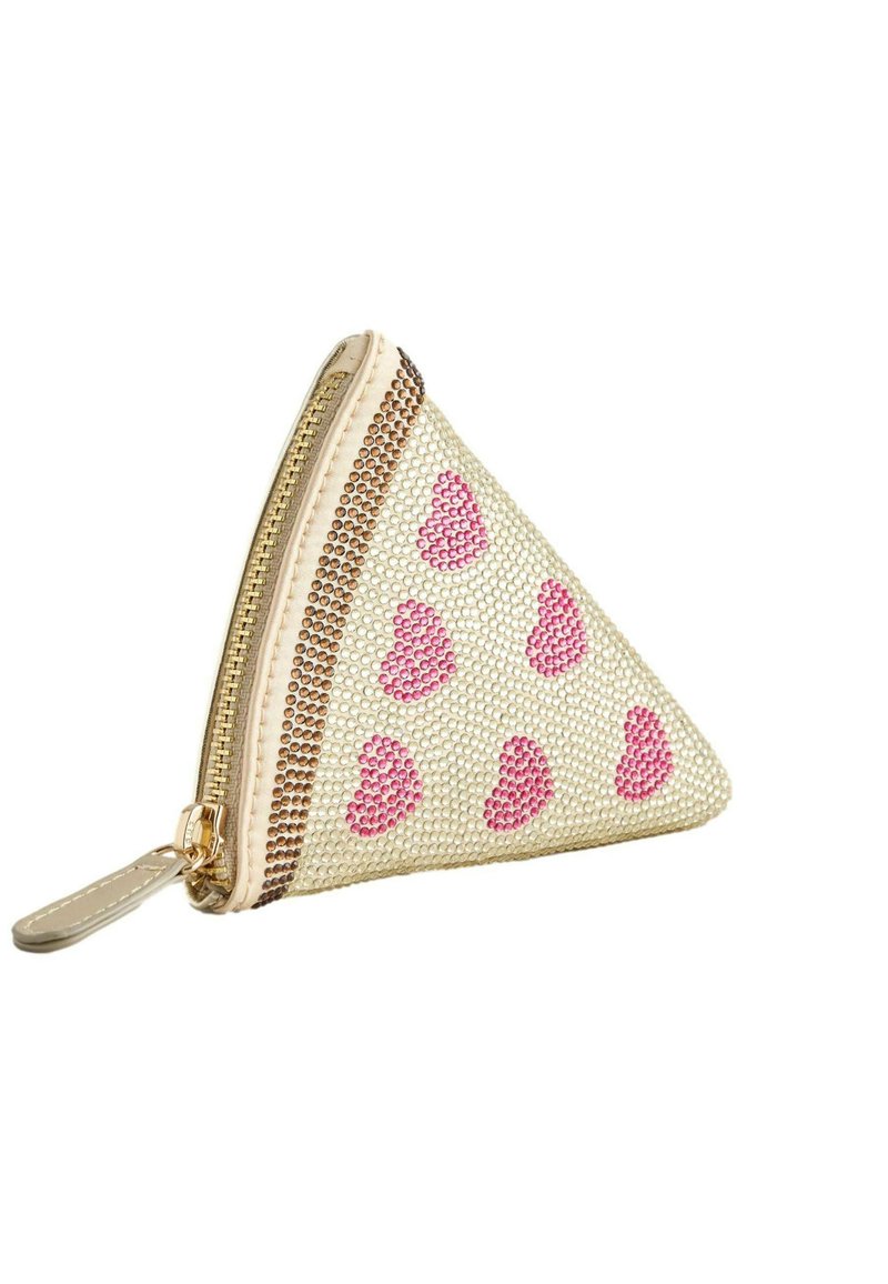 Borsetta triangolare realizzata in materiale beige testurizzato con motivi a cuore rosa, cerniera color oro e tiralampo in pelle color cuoio.