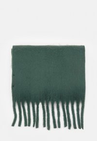 Mørkegrøn uldsjal med frynse-detaljer langs den ene kant. Blød tekstur med en glat overflade og ensartet form.