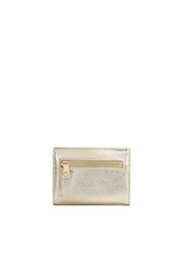 Metalna zlatna denarnica z teksturirano površino, ki vključuje žep na zadrgo in zlatimi dodatki. Kompaktna pravokotna oblika.