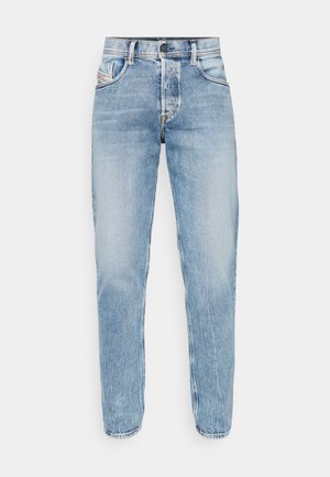 Heledad sinine denim teksad sirge lõikega, viie-tasku disainiga, nähtava õmblusega ning klassikalise nööbi ja tõmbluku sulgemisega. Ilma kaunistusteta.