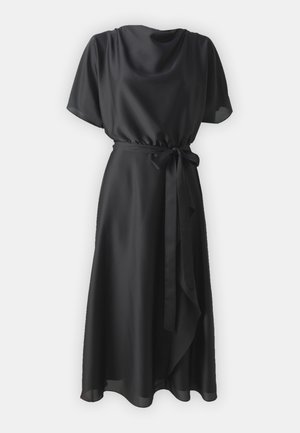 Abito midi nero in satin con maniche corte, scollatura rotonda e cintura annodata in vita. Presenta una silhouette fluida a forma di A e una texture morbida.