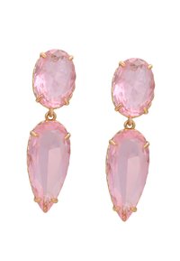 Orecchini di cristallo rosa a forma di goccia, con una pietra ovale sulla parte superiore e fissati con prong in metallo dorato.