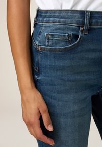 Oltre STRETCH LITTLE FLARED - Vaqueros a campana - blu