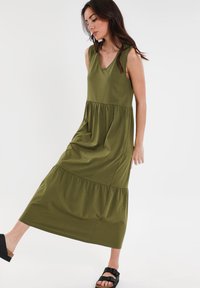 Threadbare BYERS TIERED - Vestido ligero - olive
