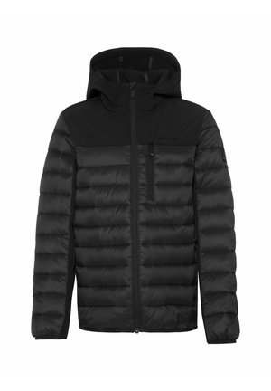 Giacca nera imbottita con zip frontale, cappuccio e una texture liscia. Presenta una parte superiore nera uniforme e una tasca sul petto con zip.