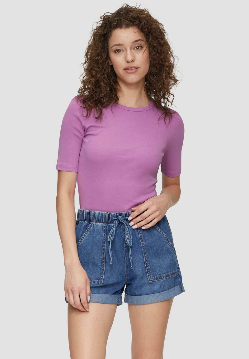 QS AUS MIT PASPELIERTEM AUSSCHNITT - T-shirt basic - lavendel
