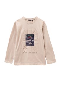 Beige langslurf t-shirt van katoen, met een centrale grafische print van een voetbalafbeelding en de tekst "Winners." Textuurdetail rondom de print.