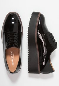 Madden Girl WRITTEN - Cipele s vezicama - black