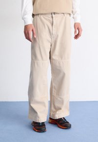 Carhartt WIP GARRISON PANT - Džíny Relaxed Fit - tonic stone dyed