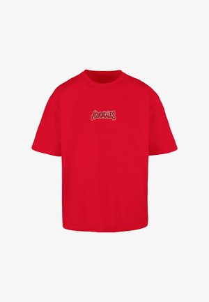 Červené bavlněné tričko s uvolněným střihem. Má výrazné grafické logo v kontrastní barvě na přední straně. Krátké rukávy a kulatý výstřih.