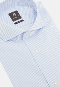 Lichtblauw en wit gestreept slim-fit shirt van katoen met een button-down kraag en witte plastic knopen. Het label toont de merknaam.
