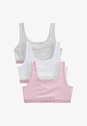 Drie zachte katoenen crop tops voor meisjes in roze, wit en lichtgrijs, met een ronde halslijn en het "next"-logo op de roze.