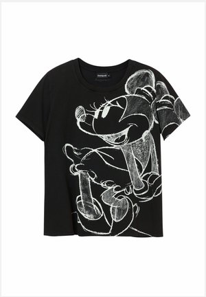 Camiseta de algodón negra con un dibujo en estilo tiza blanca de un personaje con rasgos grandes y detalles expresivos. Mangas cortas, cuello redondo.