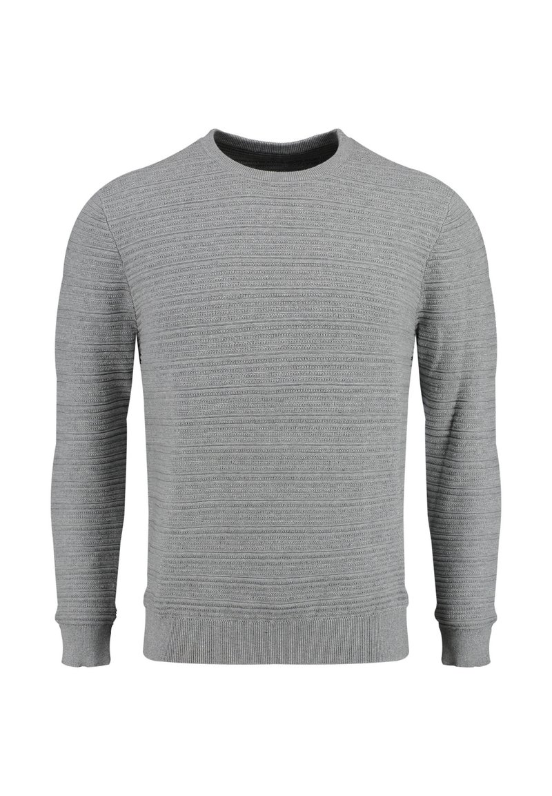 Pull en maille gris clair avec un motif de rayures horizontales texturées, col rond et poignets et ourlet côtelés. Conception à coupe régulière.