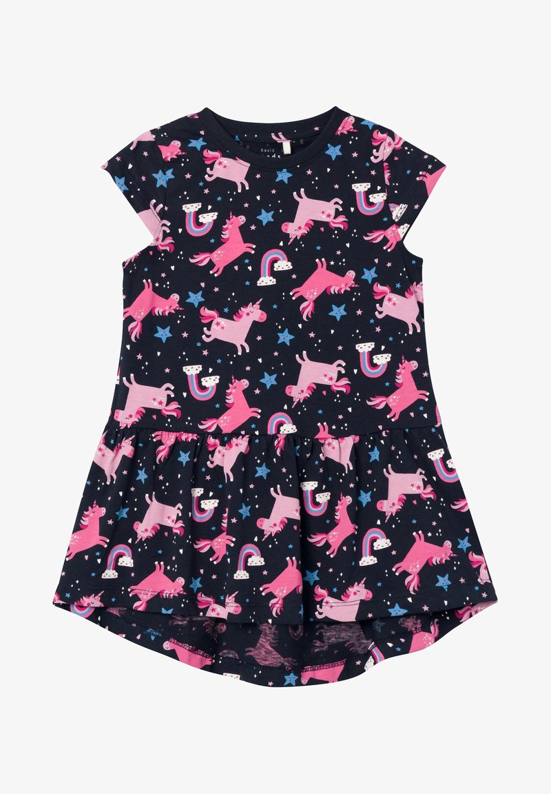 Robe bleu marine à manches courtes avec motif licornes roses, étoiles bleues, arcs-en-ciel et nuages blancs, taille froncée et encolure ronde.