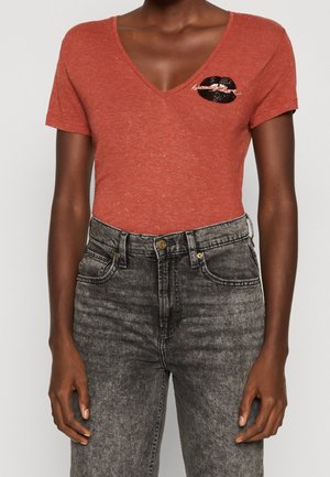 T-shirt print - mottled red