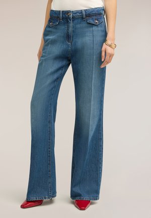 CON TASCHE - Vaqueros a campana - blu